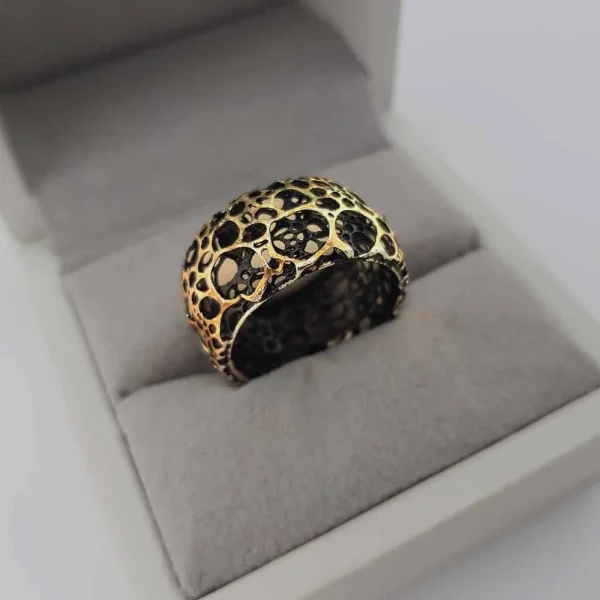 Bague sculpturale vintage dorée et noire, inspiration organique