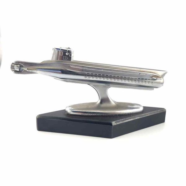 Maquette vintage du sous-marin Mésoscaphe Auguste Piccard vue de gauche, Exposition Nationale Suisse 1964